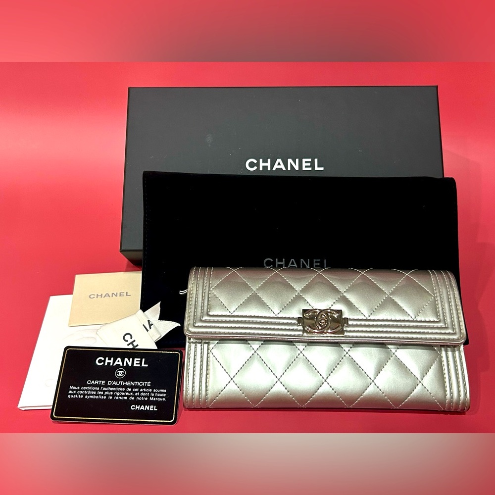 CHANEL Boys CC silver patent leather long wallet